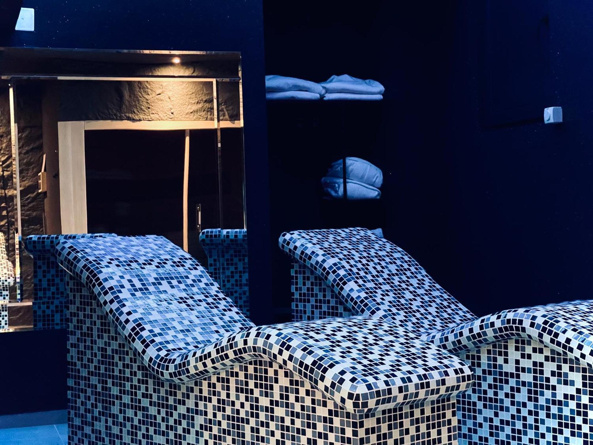 Mozaik Apartments & Spa - Modern 4-Star Apartments With Exclusive Private Spa Wellness In The City Center - Sauna, Jacuzzi, Turkish Bath - Free Parking, Wi-Fi - Rooms & Apartments Ćuprija Exteriör bild
