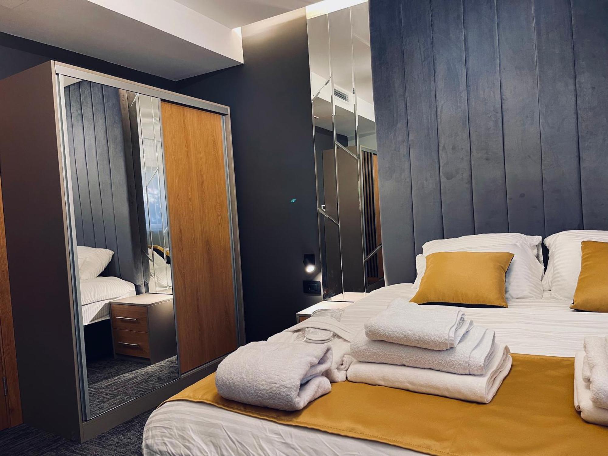 Mozaik Apartments & Spa - Modern 4-Star Apartments With Exclusive Private Spa Wellness In The City Center - Sauna, Jacuzzi, Turkish Bath - Free Parking, Wi-Fi - Rooms & Apartments Ćuprija Exteriör bild