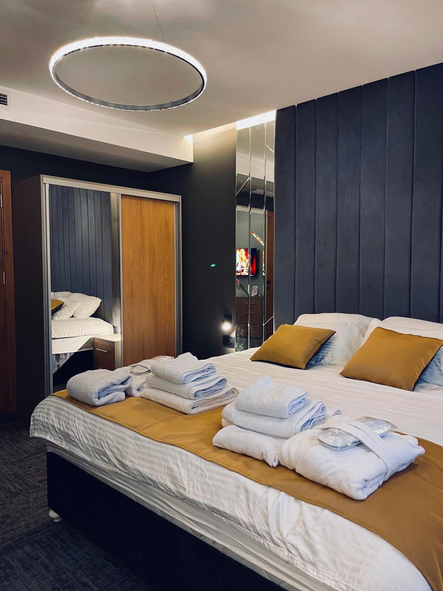 Mozaik Apartments & Spa - Modern 4-Star Apartments With Exclusive Private Spa Wellness In The City Center - Sauna, Jacuzzi, Turkish Bath - Free Parking, Wi-Fi - Rooms & Apartments Ćuprija Exteriör bild