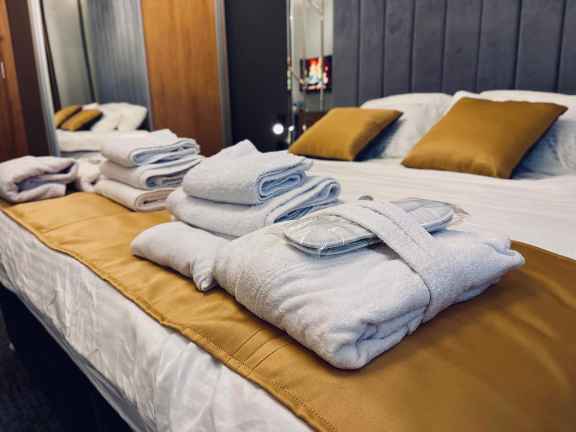 Mozaik Apartments & Spa - Modern 4-Star Apartments With Exclusive Private Spa Wellness In The City Center - Sauna, Jacuzzi, Turkish Bath - Free Parking, Wi-Fi - Rooms & Apartments Ćuprija Exteriör bild