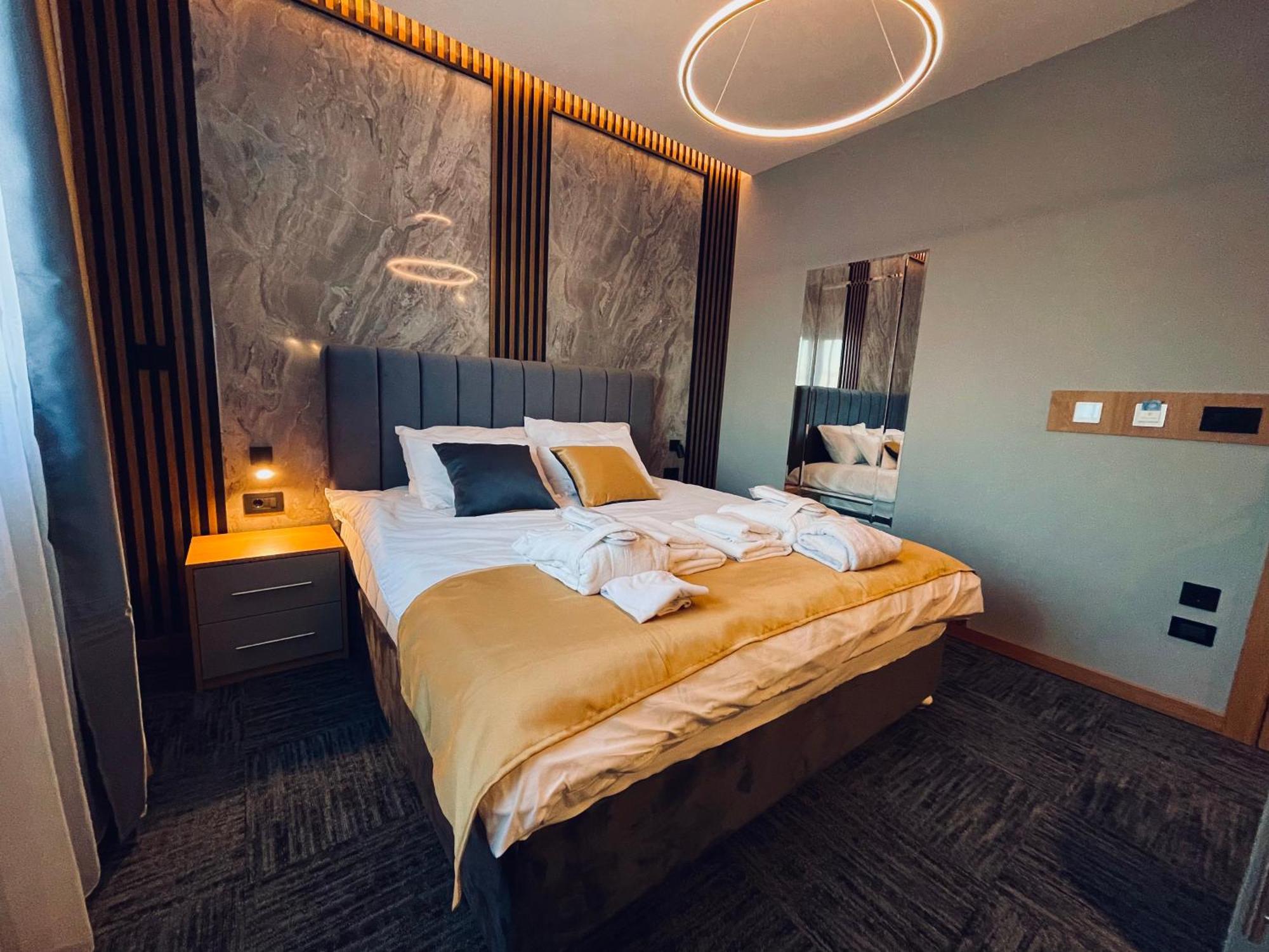 Mozaik Apartments & Spa - Modern 4-Star Apartments With Exclusive Private Spa Wellness In The City Center - Sauna, Jacuzzi, Turkish Bath - Free Parking, Wi-Fi - Rooms & Apartments Ćuprija Exteriör bild