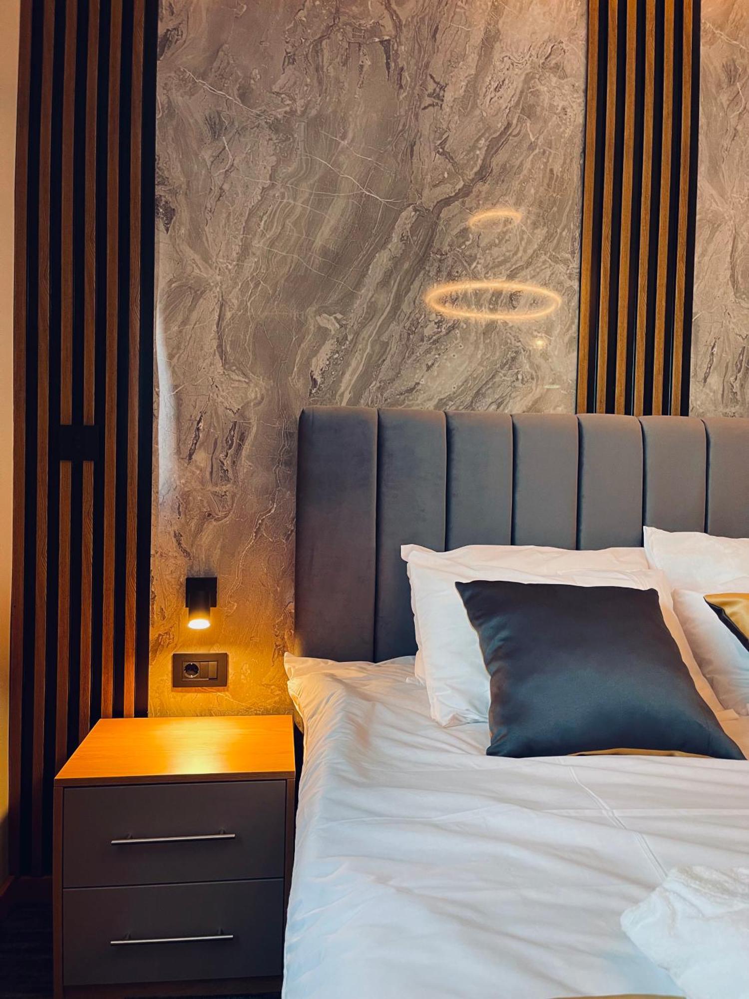 Mozaik Apartments & Spa - Modern 4-Star Apartments With Exclusive Private Spa Wellness In The City Center - Sauna, Jacuzzi, Turkish Bath - Free Parking, Wi-Fi - Rooms & Apartments Ćuprija Exteriör bild