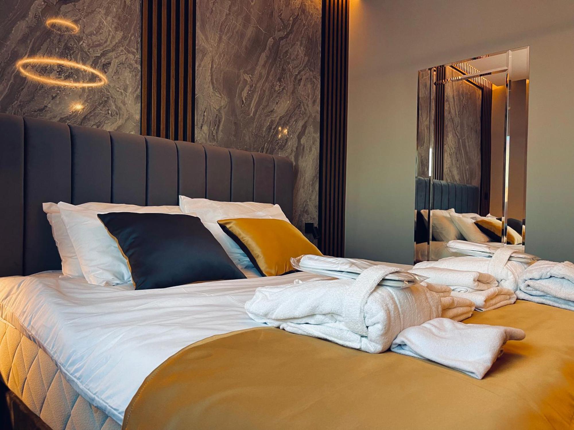 Mozaik Apartments & Spa - Modern 4-Star Apartments With Exclusive Private Spa Wellness In The City Center - Sauna, Jacuzzi, Turkish Bath - Free Parking, Wi-Fi - Rooms & Apartments Ćuprija Exteriör bild