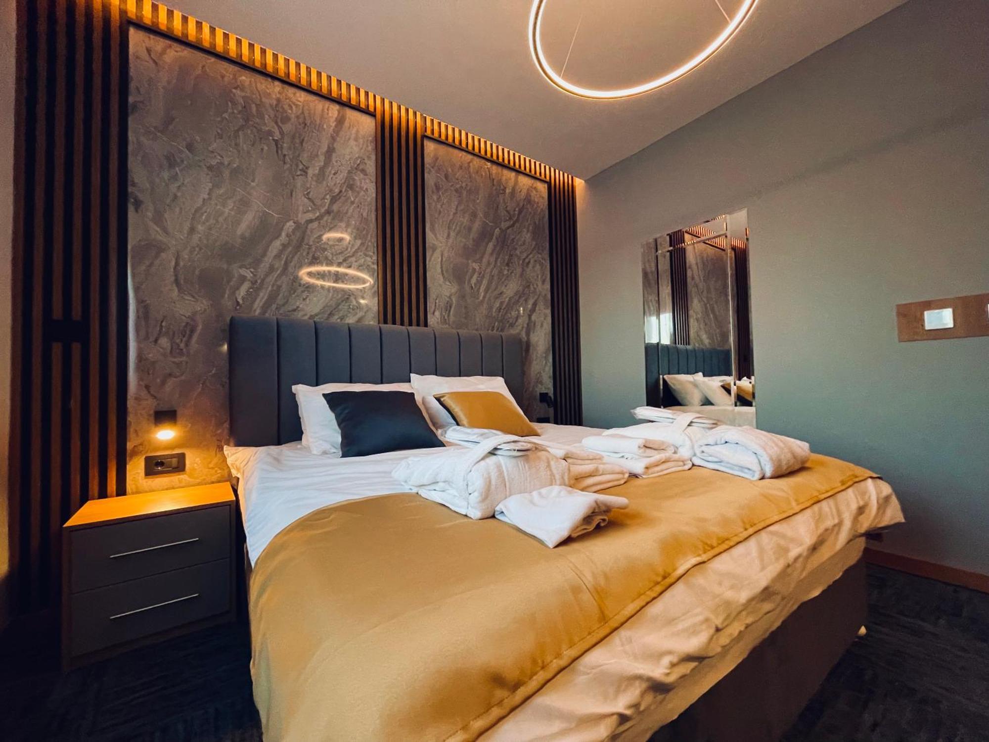 Mozaik Apartments & Spa - Modern 4-Star Apartments With Exclusive Private Spa Wellness In The City Center - Sauna, Jacuzzi, Turkish Bath - Free Parking, Wi-Fi - Rooms & Apartments Ćuprija Exteriör bild