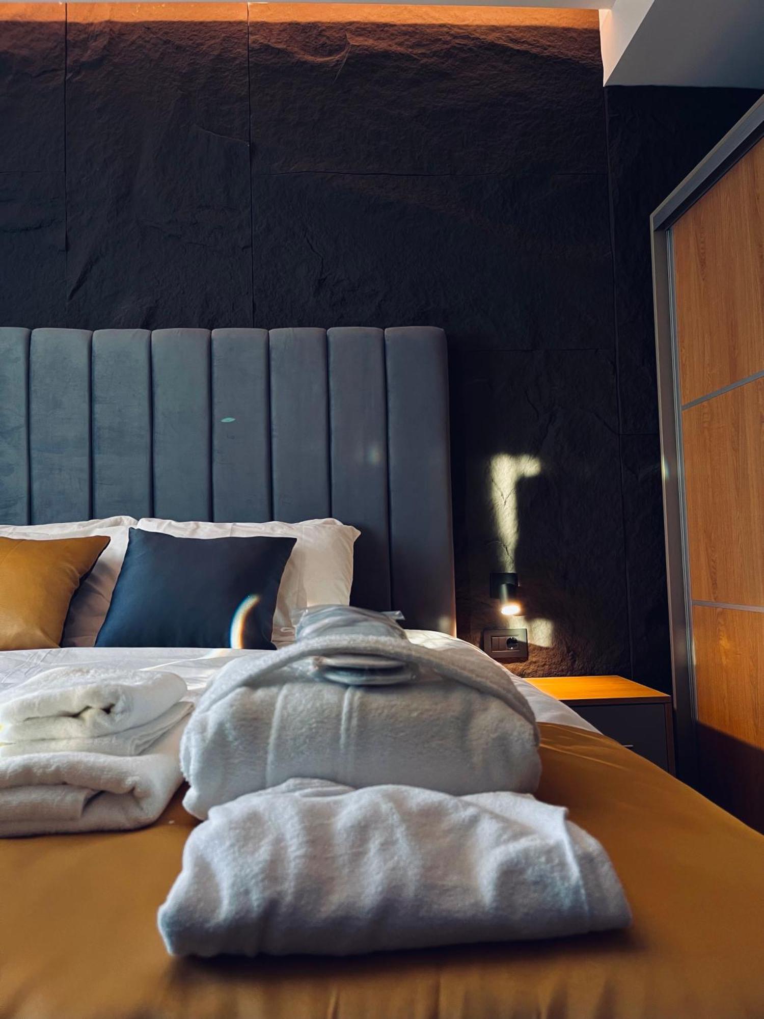 Mozaik Apartments & Spa - Modern 4-Star Apartments With Exclusive Private Spa Wellness In The City Center - Sauna, Jacuzzi, Turkish Bath - Free Parking, Wi-Fi - Rooms & Apartments Ćuprija Exteriör bild