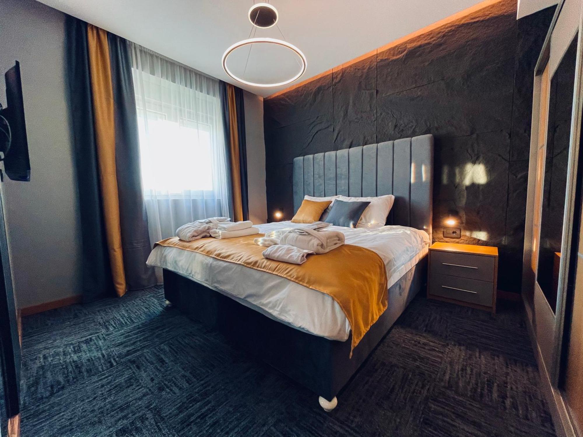 Mozaik Apartments & Spa - Modern 4-Star Apartments With Exclusive Private Spa Wellness In The City Center - Sauna, Jacuzzi, Turkish Bath - Free Parking, Wi-Fi - Rooms & Apartments Ćuprija Exteriör bild