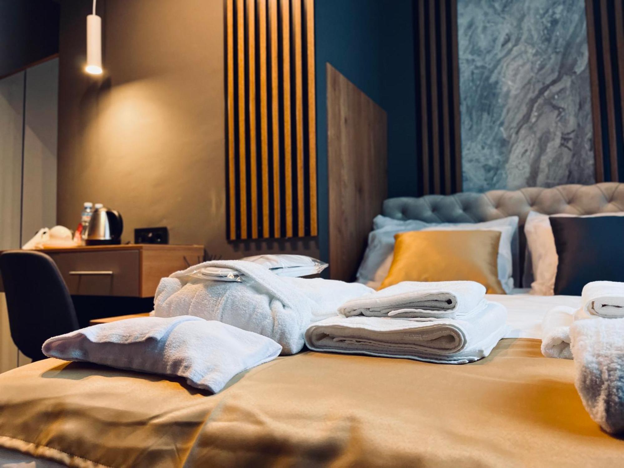 Mozaik Apartments & Spa - Modern 4-Star Apartments With Exclusive Private Spa Wellness In The City Center - Sauna, Jacuzzi, Turkish Bath - Free Parking, Wi-Fi - Rooms & Apartments Ćuprija Exteriör bild
