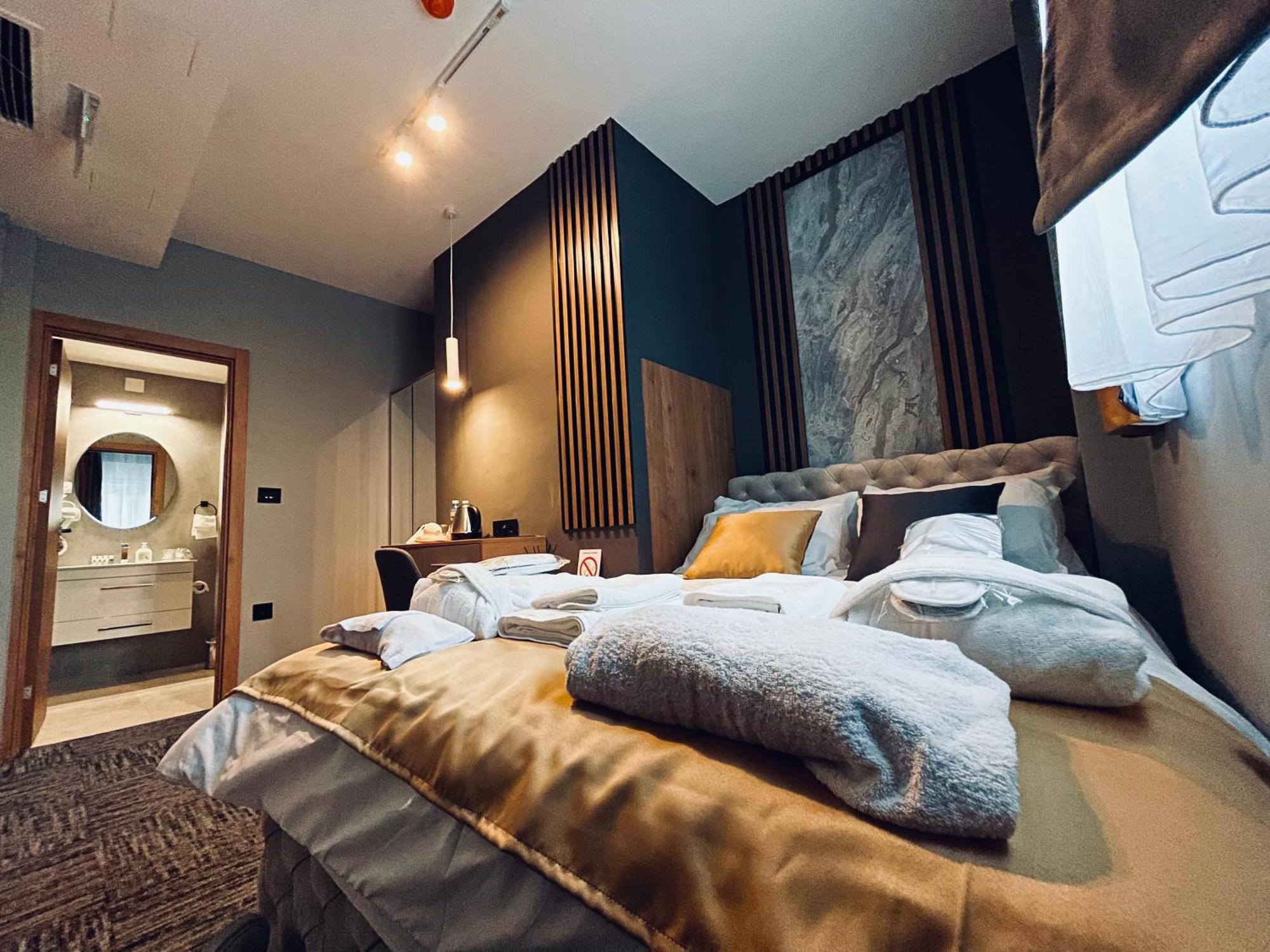 Mozaik Apartments & Spa - Modern 4-Star Apartments With Exclusive Private Spa Wellness In The City Center - Sauna, Jacuzzi, Turkish Bath - Free Parking, Wi-Fi - Rooms & Apartments Ćuprija Exteriör bild