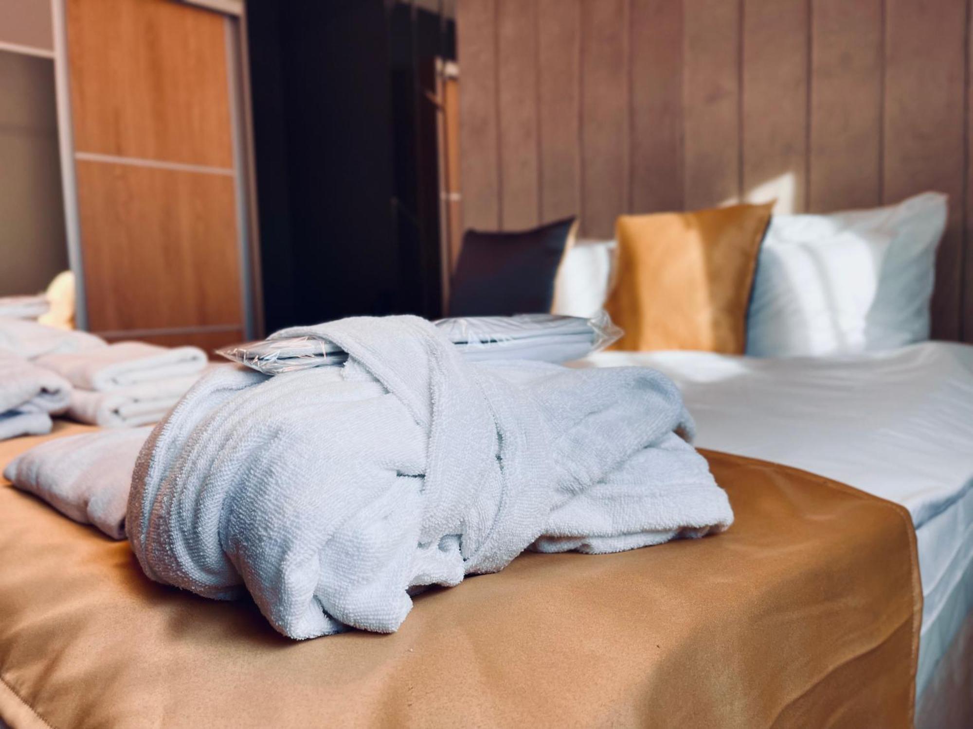 Mozaik Apartments & Spa - Modern 4-Star Apartments With Exclusive Private Spa Wellness In The City Center - Sauna, Jacuzzi, Turkish Bath - Free Parking, Wi-Fi - Rooms & Apartments Ćuprija Exteriör bild