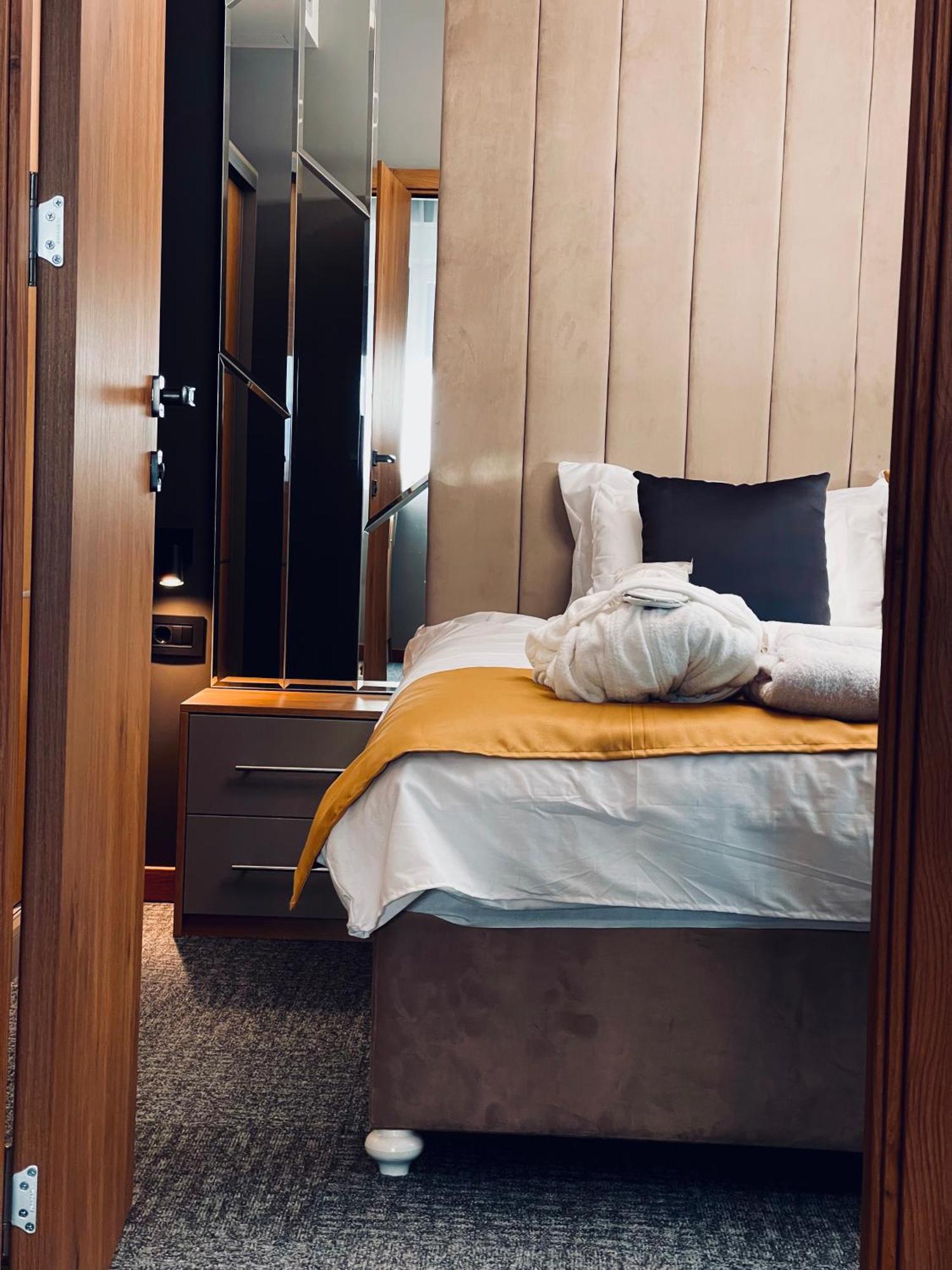 Mozaik Apartments & Spa - Modern 4-Star Apartments With Exclusive Private Spa Wellness In The City Center - Sauna, Jacuzzi, Turkish Bath - Free Parking, Wi-Fi - Rooms & Apartments Ćuprija Exteriör bild