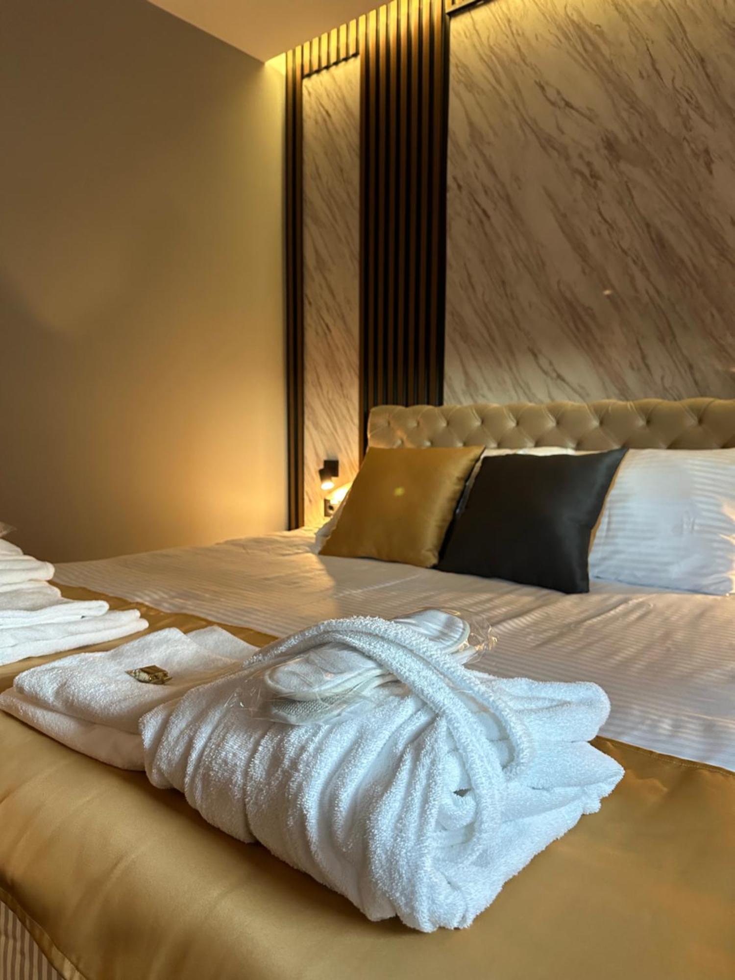 Mozaik Apartments & Spa - Modern 4-Star Apartments With Exclusive Private Spa Wellness In The City Center - Sauna, Jacuzzi, Turkish Bath - Free Parking, Wi-Fi - Rooms & Apartments Ćuprija Exteriör bild