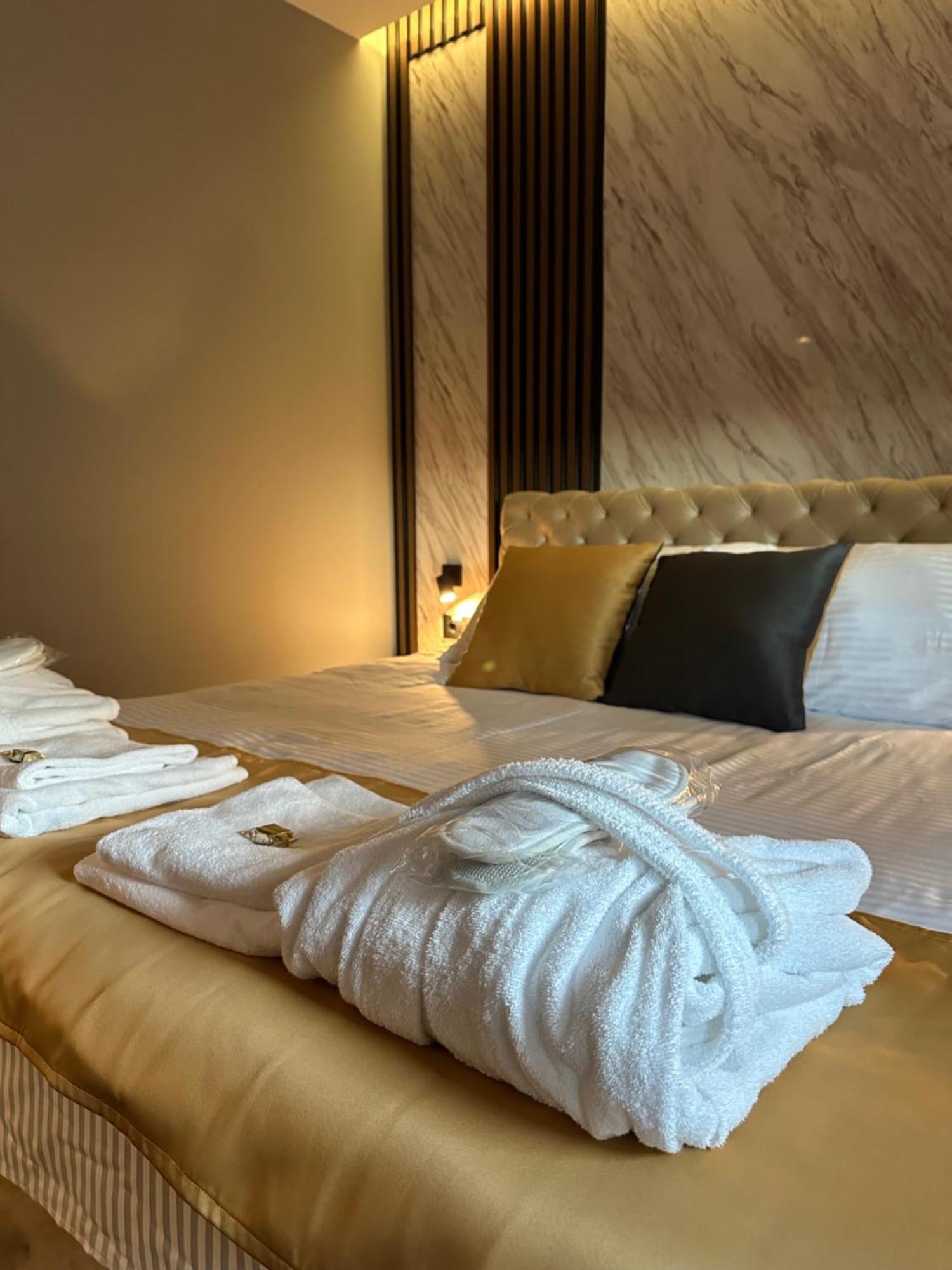 Mozaik Apartments & Spa - Modern 4-Star Apartments With Exclusive Private Spa Wellness In The City Center - Sauna, Jacuzzi, Turkish Bath - Free Parking, Wi-Fi - Rooms & Apartments Ćuprija Exteriör bild
