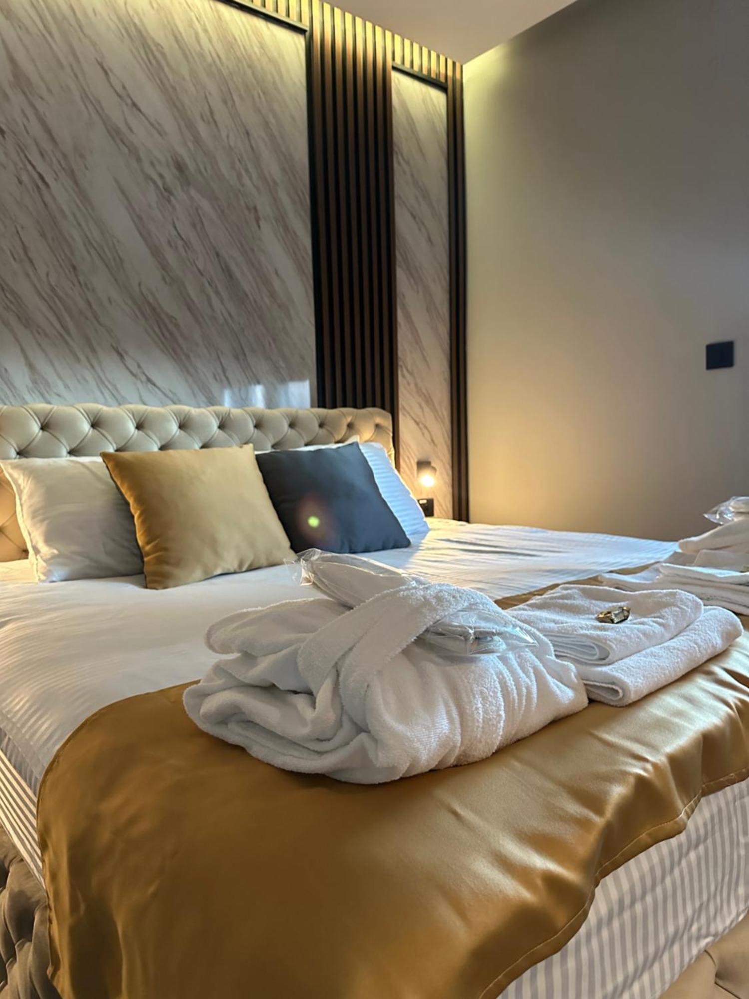 Mozaik Apartments & Spa - Modern 4-Star Apartments With Exclusive Private Spa Wellness In The City Center - Sauna, Jacuzzi, Turkish Bath - Free Parking, Wi-Fi - Rooms & Apartments Ćuprija Exteriör bild