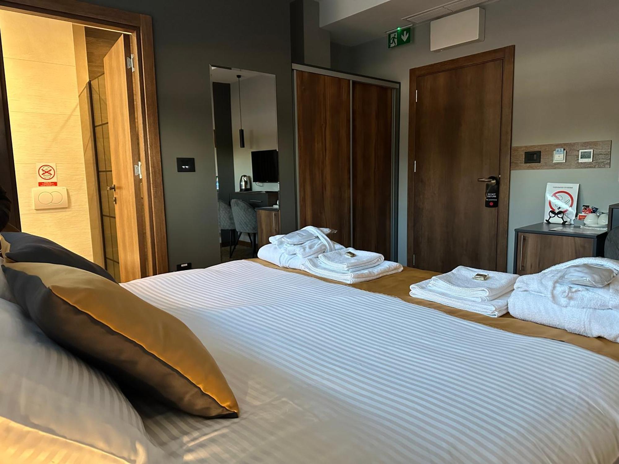 Mozaik Apartments & Spa - Modern 4-Star Apartments With Exclusive Private Spa Wellness In The City Center - Sauna, Jacuzzi, Turkish Bath - Free Parking, Wi-Fi - Rooms & Apartments Ćuprija Exteriör bild